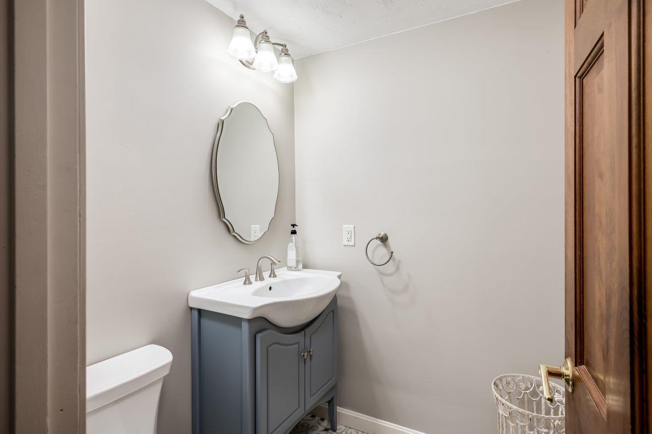 111 Winnicutt Road Stratham, NH 03885 - Photo 16 of 40