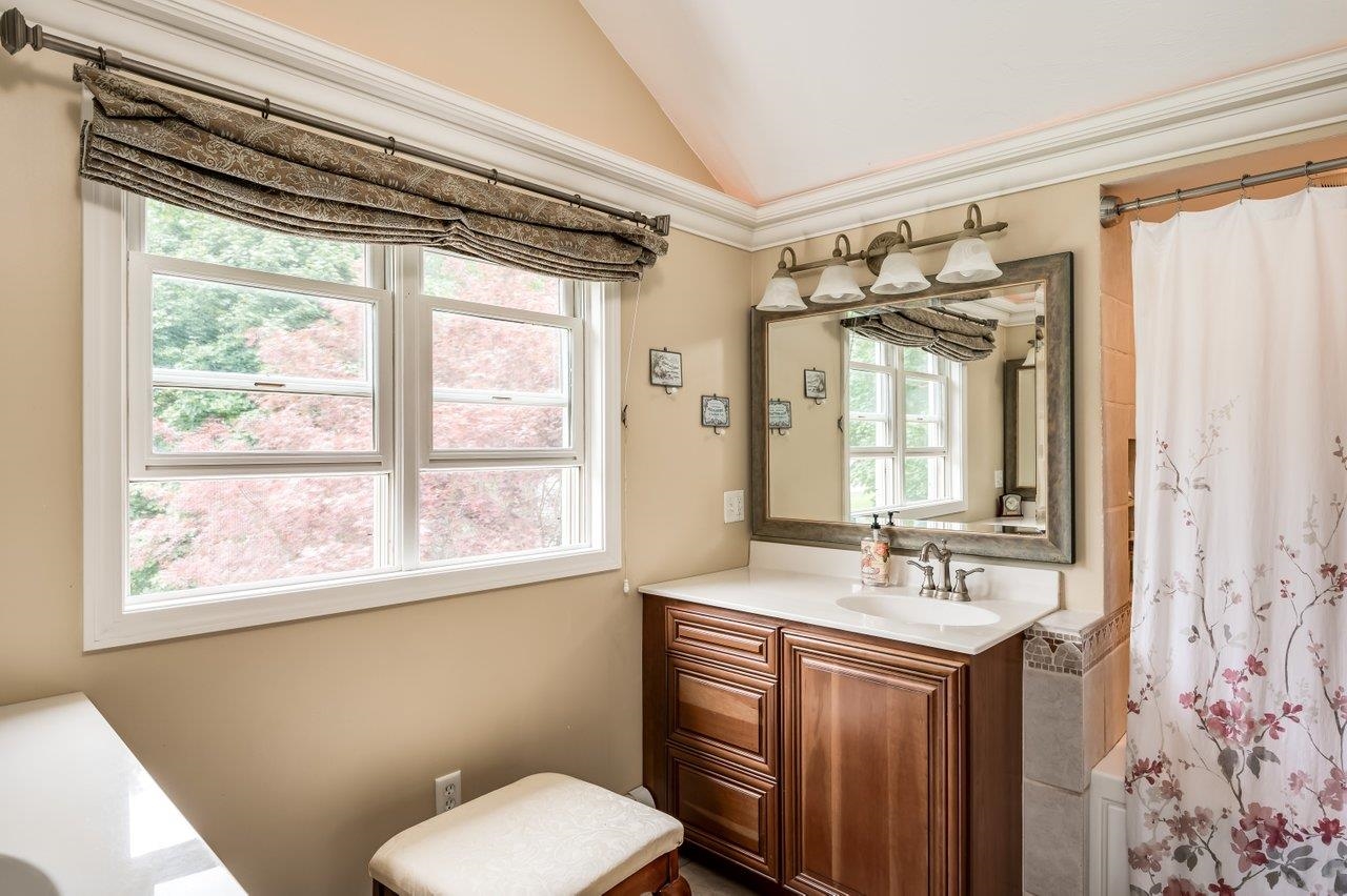 111 Winnicutt Road Stratham, NH 03885 - Photo 23 of 40