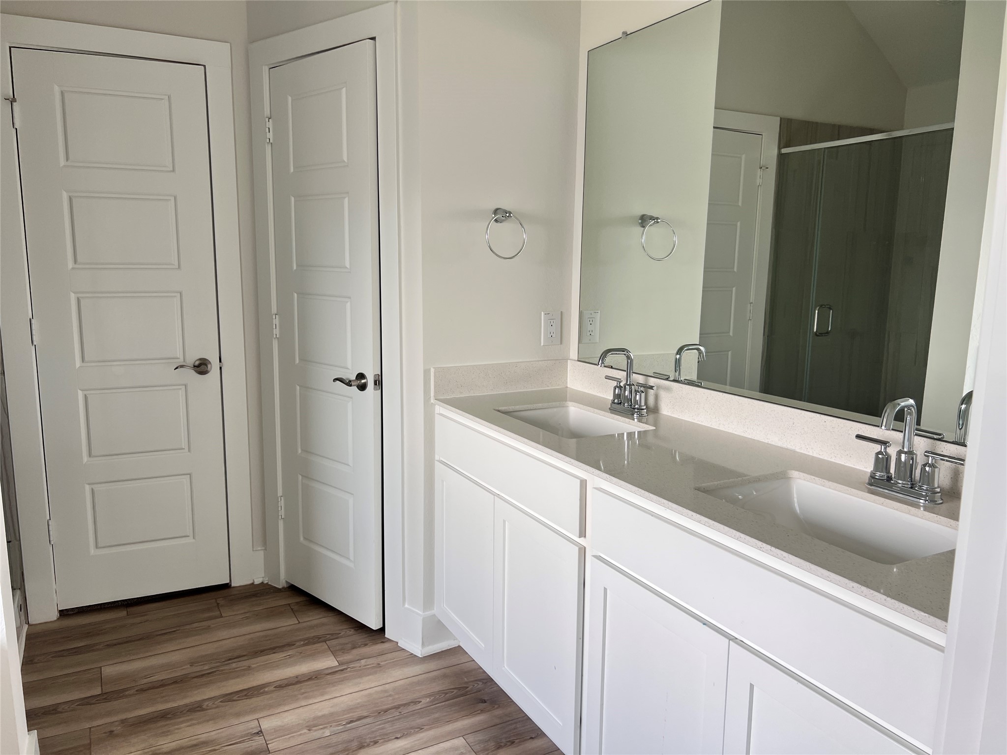 10638 Whitejacket Conroe, TX 77385 - Photo 23 of 25 a bathroom with a double vanity sink and a mirror