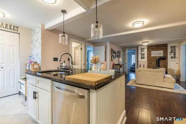 $599,900 | 33 Jerusalem Hill, Trumbull, CT 06611