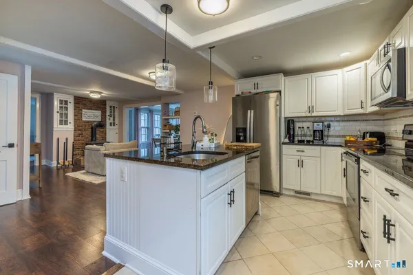 $599,900 | 33 Jerusalem Hill, Trumbull, CT 06611