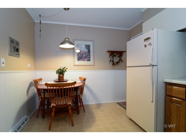 1002 Waverly Road Glen Ellyn, IL 60137 - Photo 4 of 10