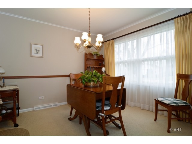 1002 Waverly Road Glen Ellyn, IL 60137 - Photo 5 of 10