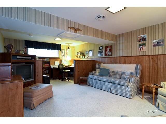 1002 Waverly Road Glen Ellyn, IL 60137 - Photo 6 of 10