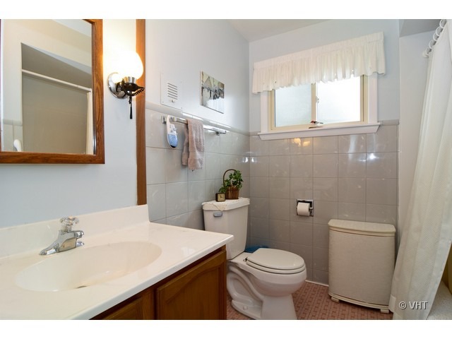 1002 Waverly Road Glen Ellyn, IL 60137 - Photo 8 of 10