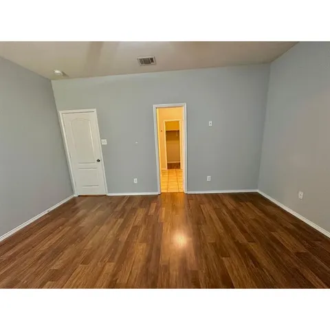 a black and white photo of a room