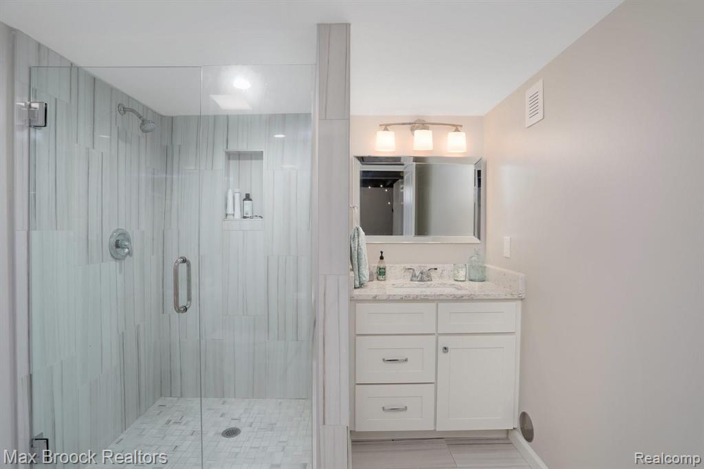 3295 Cumberland Road Berkley, MI 48072 - Photo 12 of 25