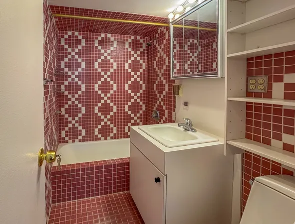 $329,000 | 1516 Hinman Avenue, Unit 603, Evanston, IL 60201