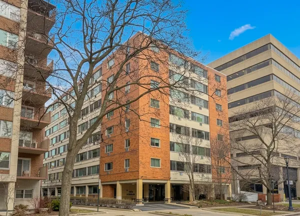 $329,000 | 1516 Hinman Avenue, Unit 603, Evanston, IL 60201