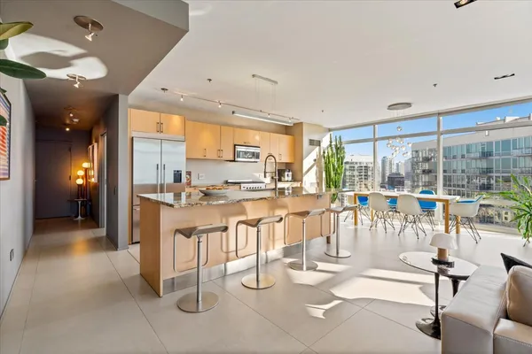 $699,900 | 510 West Erie Street, Unit 1801, Chicago, IL 60654