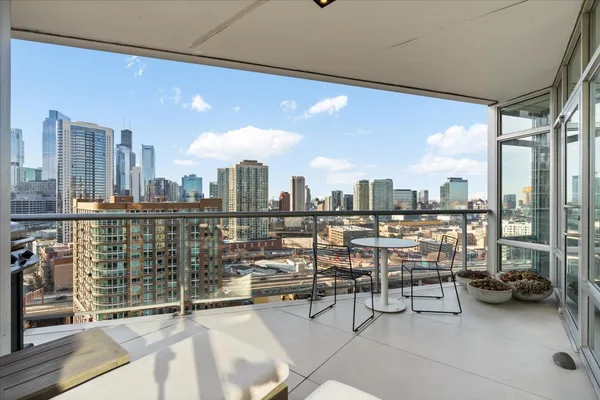 $699,900 | 510 West Erie Street, Unit 1801, Chicago, IL 60654