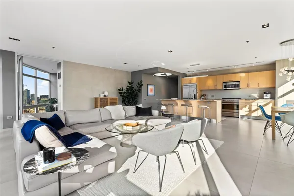 $699,900 | 510 West Erie Street, Unit 1801, Chicago, IL 60654