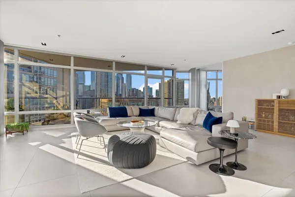 $699,900 | 510 West Erie Street, Unit 1801, Chicago, IL 60654