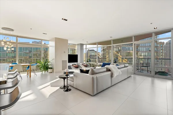 $699,900 | 510 West Erie Street, Unit 1801, Chicago, IL 60654