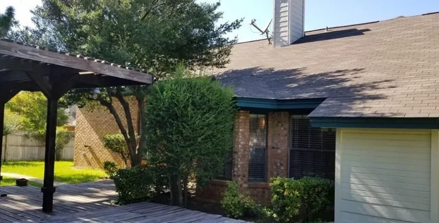 a view of a house with a tub