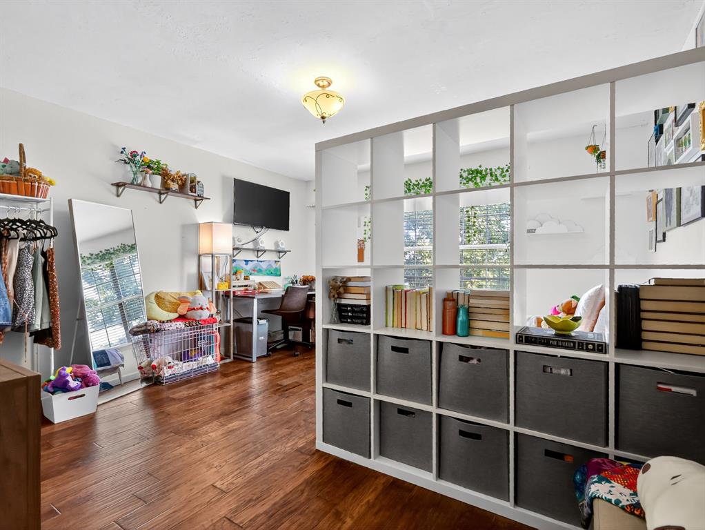 2052 Diamond Ridge Drive Carrollton, TX 75010 - Photo 23 of 40 a living room with furniture