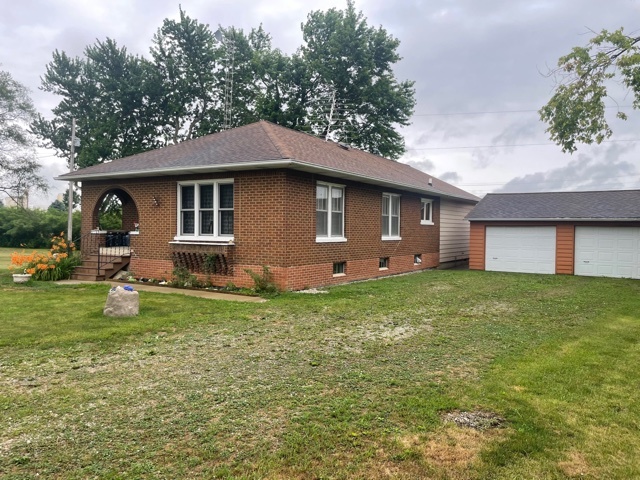1116 North 29th Road Ottawa, IL 61350 - Photo 7 of 9 a front view of house with yard