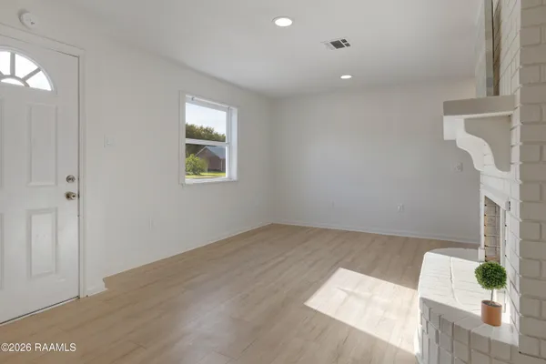 $1,300 | 121 Courtney Drive, Duson, LA 70529