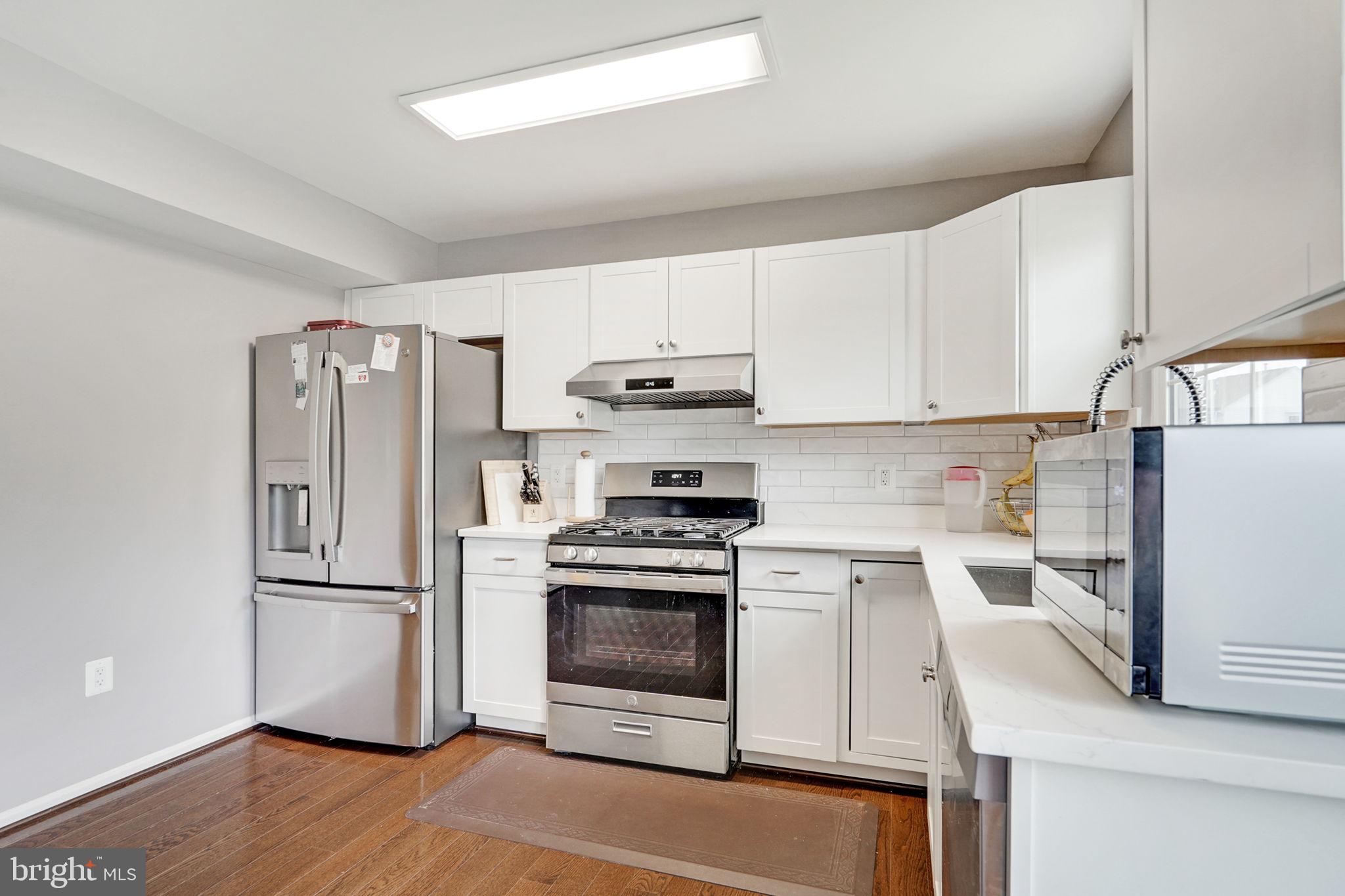 46665 Turnstone Square Sterling, VA 20164 - Photo 16 of 31 Kitchen/Dining Combo