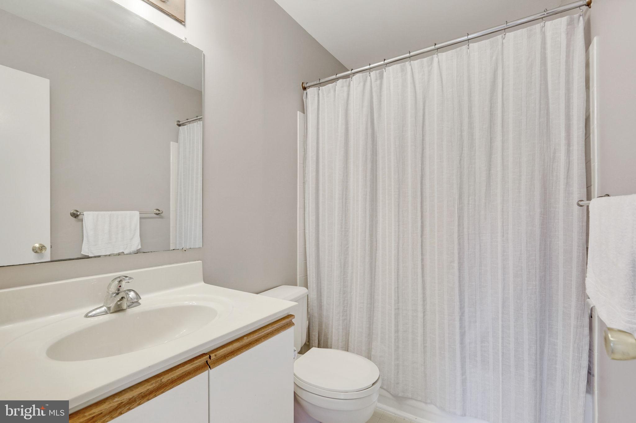 46665 Turnstone Square Sterling, VA 20164 - Photo 26 of 31 Upper Level Bathroom