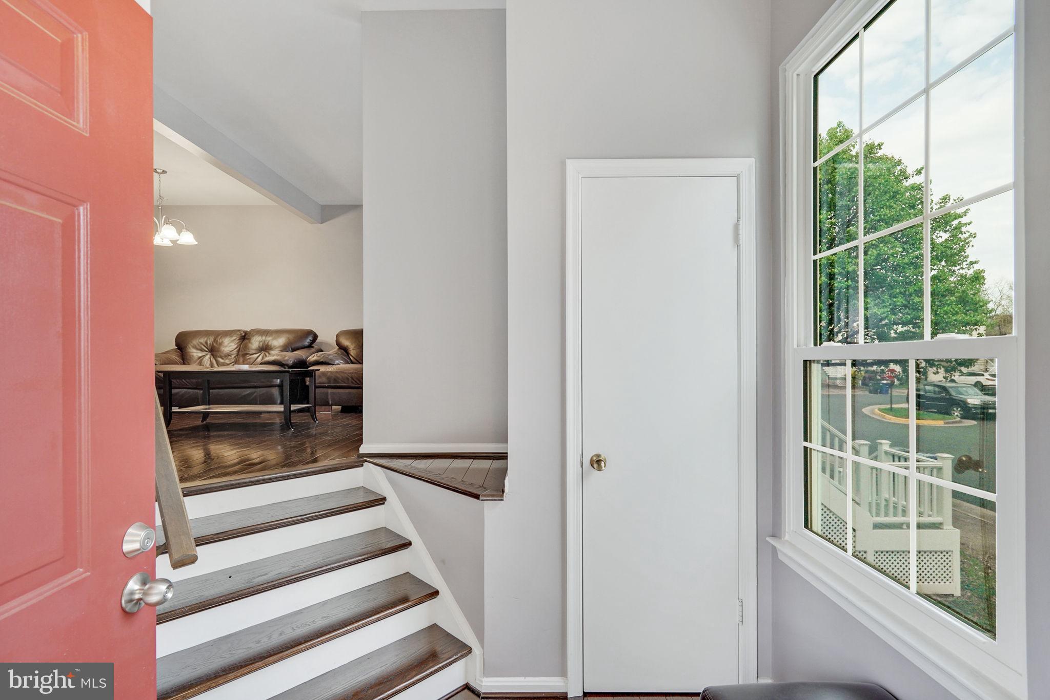 46665 Turnstone Square Sterling, VA 20164 - Photo 5 of 31 Foyer