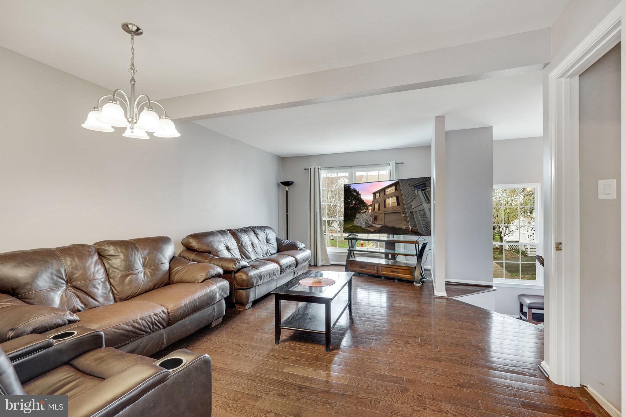 46665 Turnstone Square Sterling, VA 20164 - Photo 6 of 31 Living Area