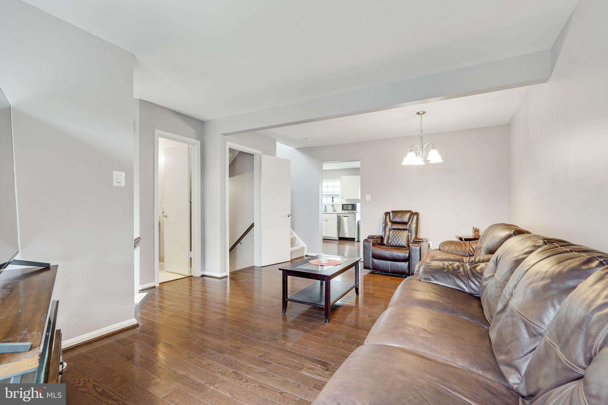 46665 Turnstone Square Sterling, VA 20164 - Photo 7 of 31 Living Area