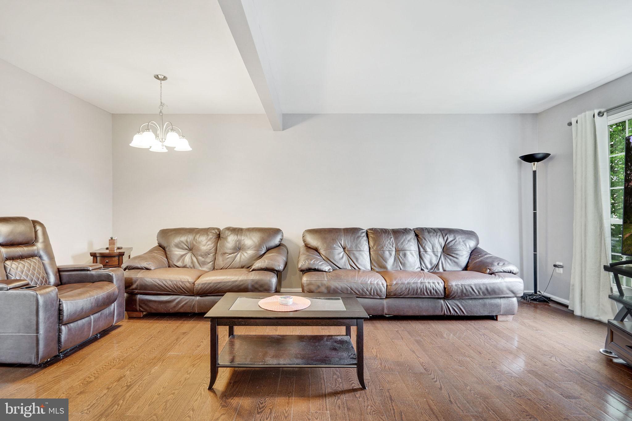 46665 Turnstone Square Sterling, VA 20164 - Photo 8 of 31 Living Area