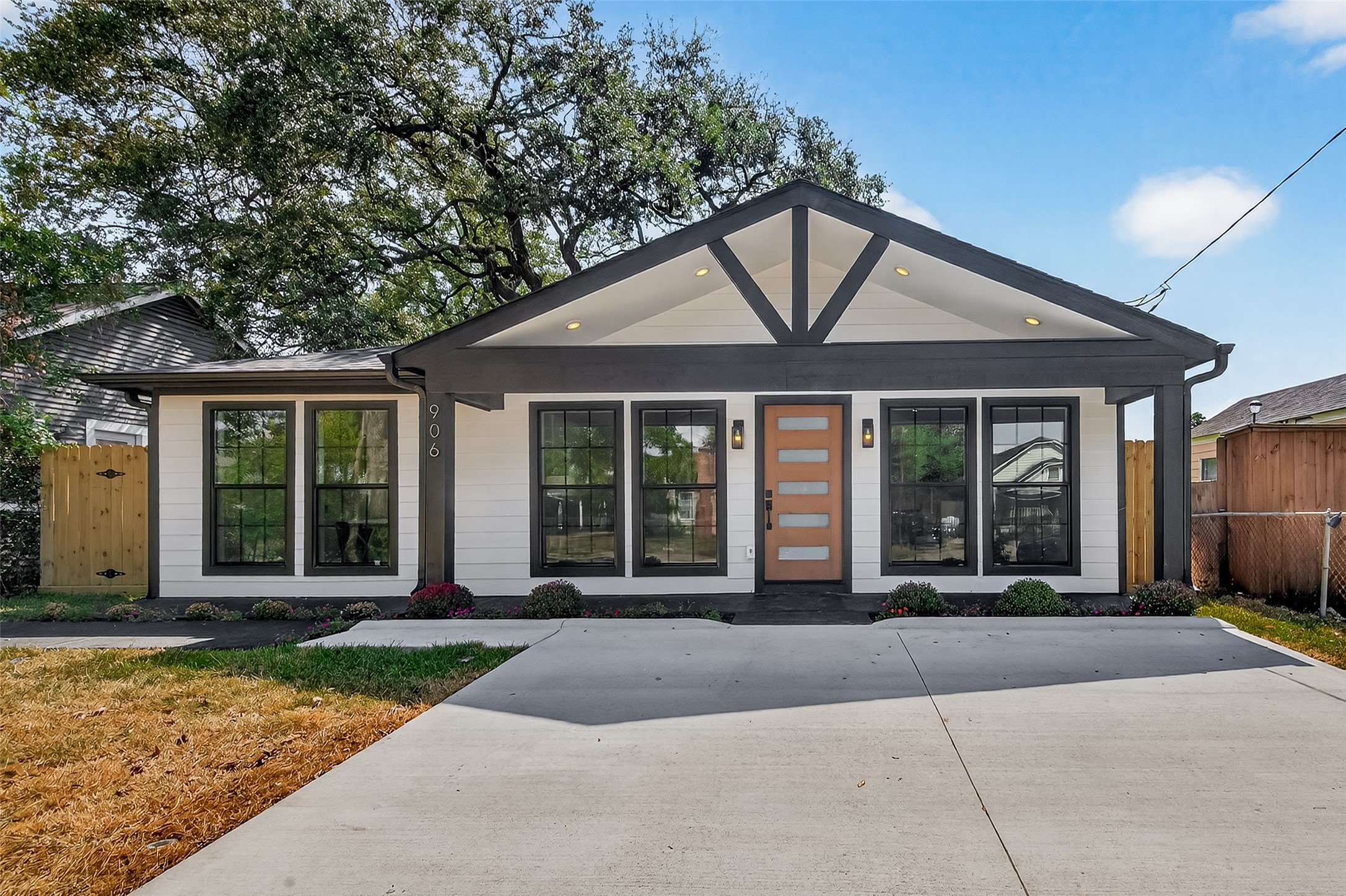 906 Eleanor Street Houston, TX 77009 - Photo 1 of 47 Welcome to Eleanor St in Lindale Park!