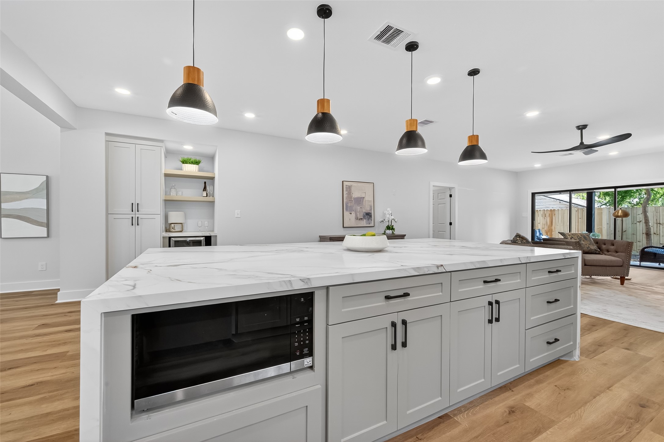 906 Eleanor Street Houston, TX 77009 - Photo 13 of 47 Stainless steel appliances throughout!