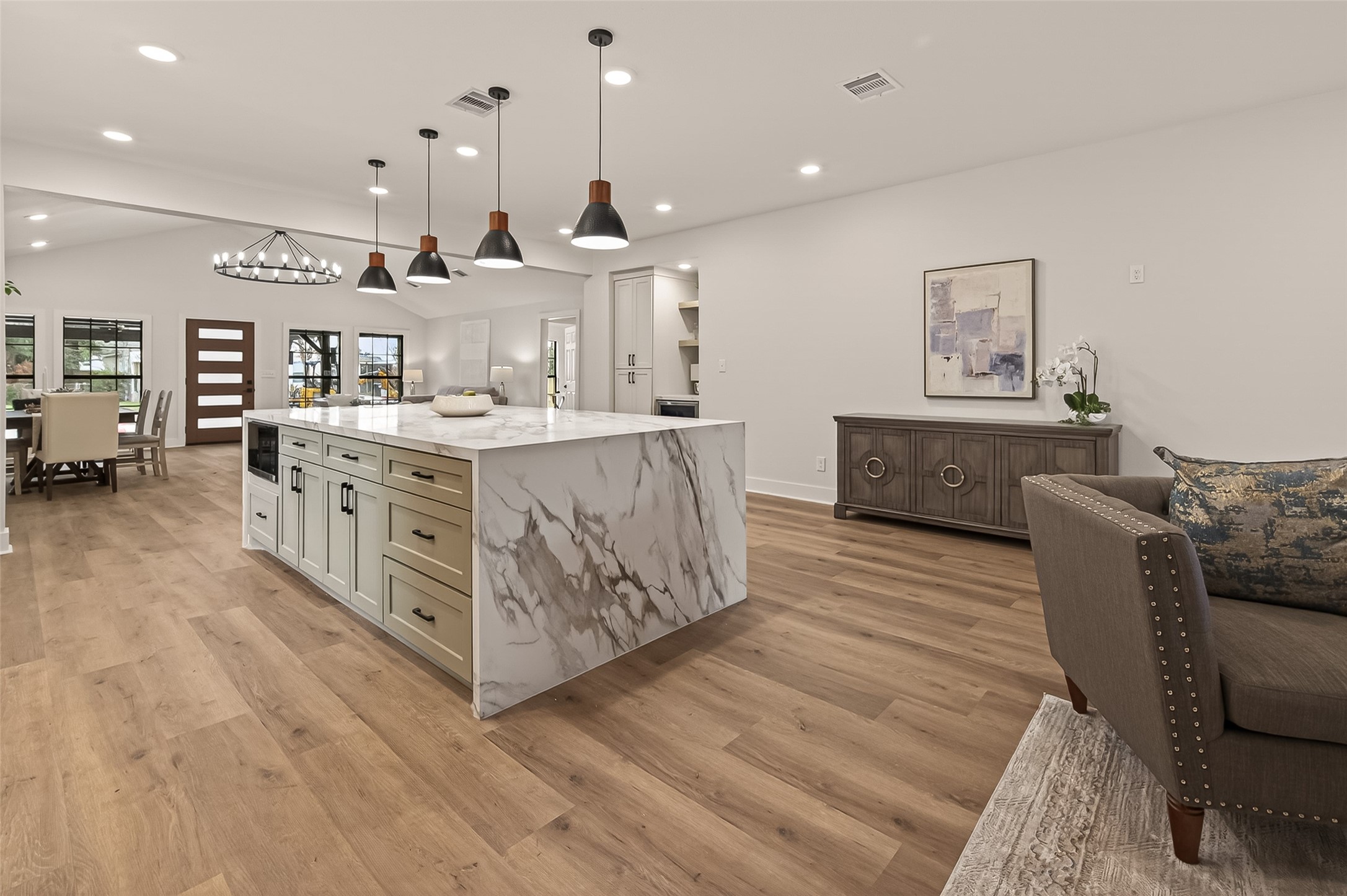 906 Eleanor Street Houston, TX 77009 - Photo 14 of 36 In the distance you can see the beverage station too!