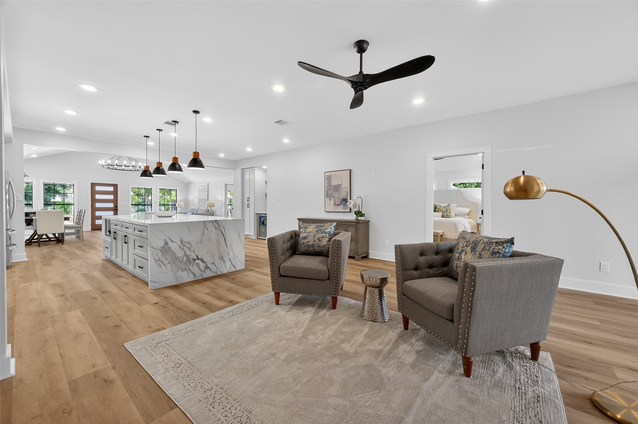 906 Eleanor Street Houston, TX 77009 - Photo 20 of 47 For now it is staged as an owners retreat!