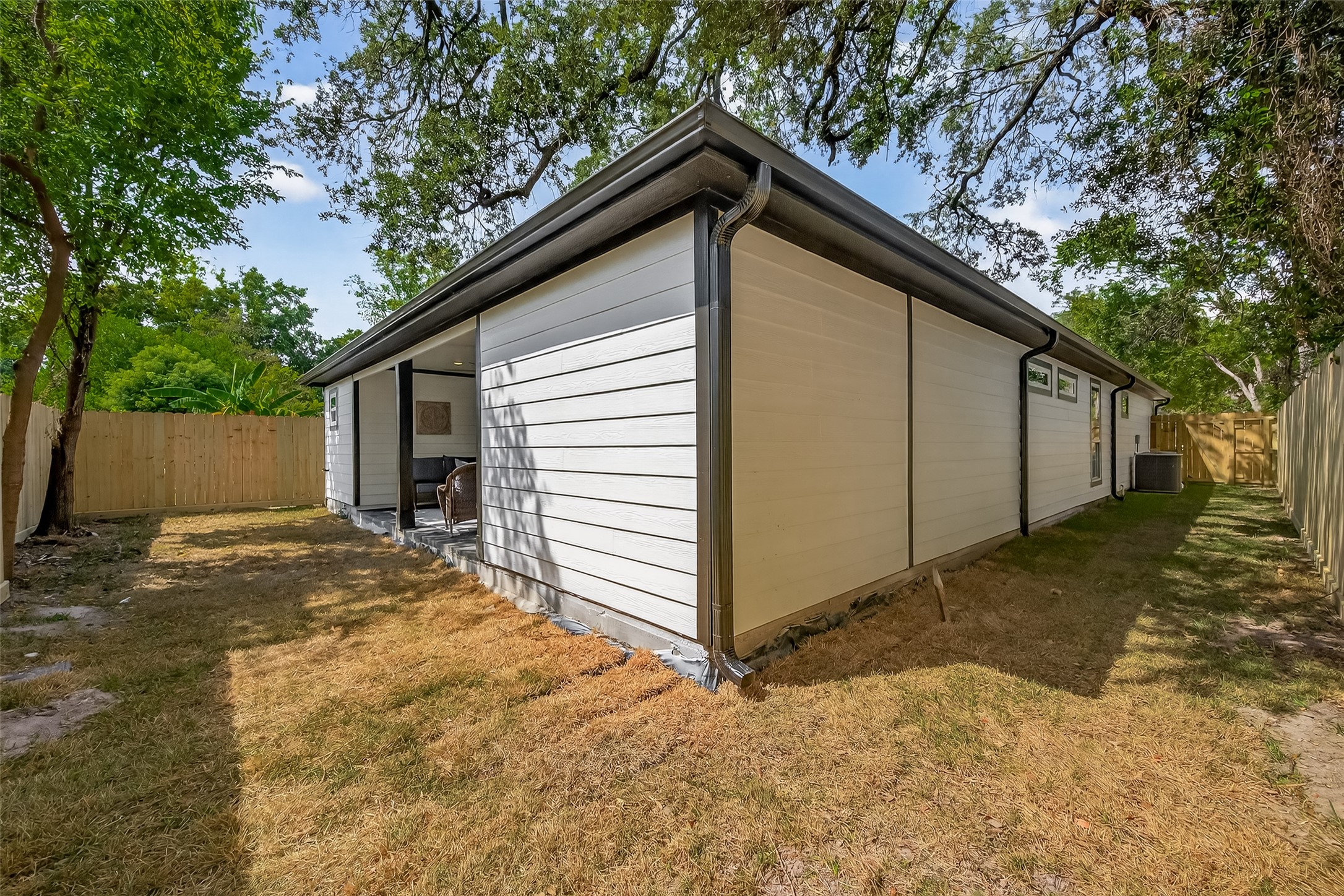 906 Eleanor Street Houston, TX 77009 - Photo 22 of 36 Could even do a garden out here!