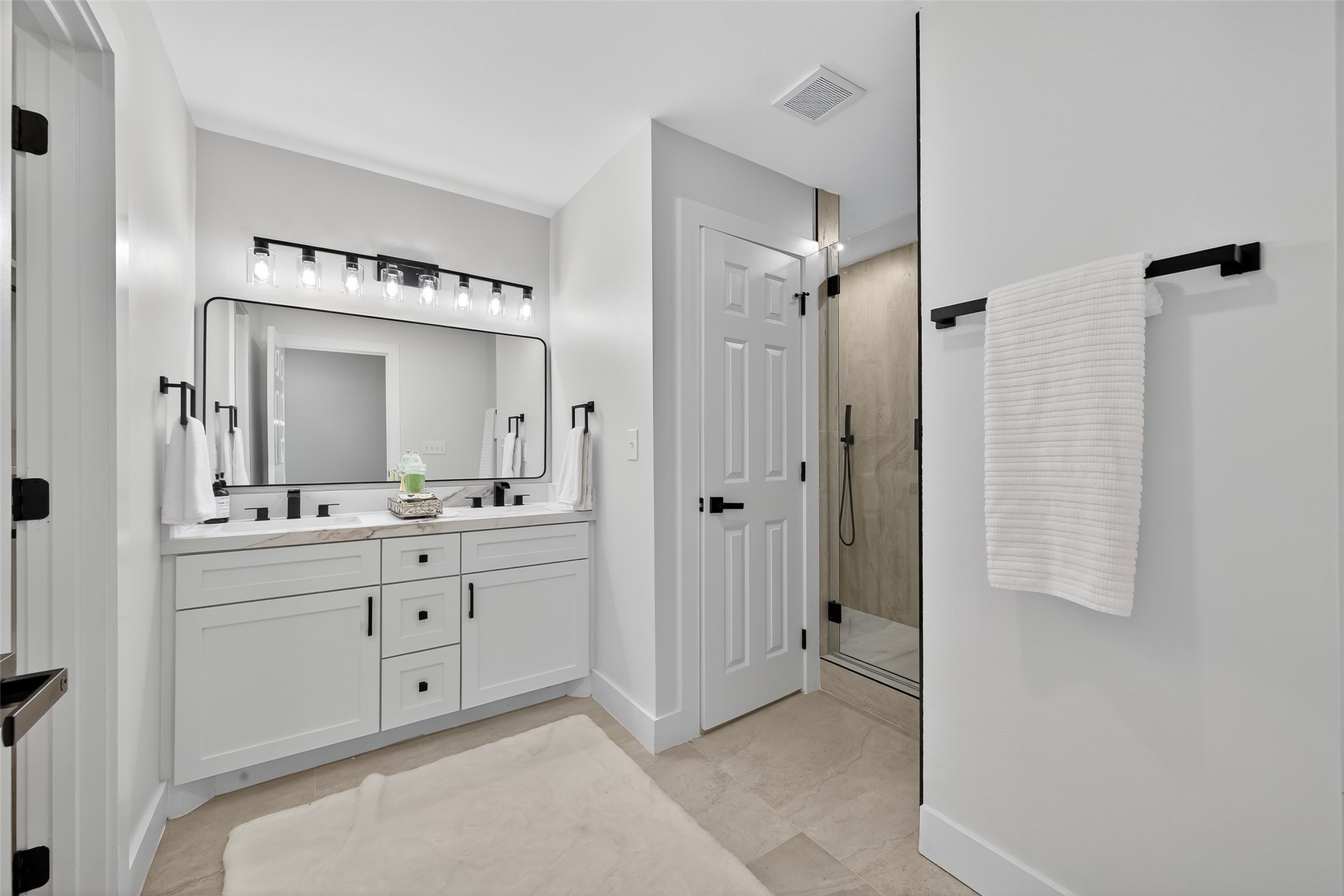 906 Eleanor Street Houston, TX 77009 - Photo 27 of 47 Spa style primary bath!