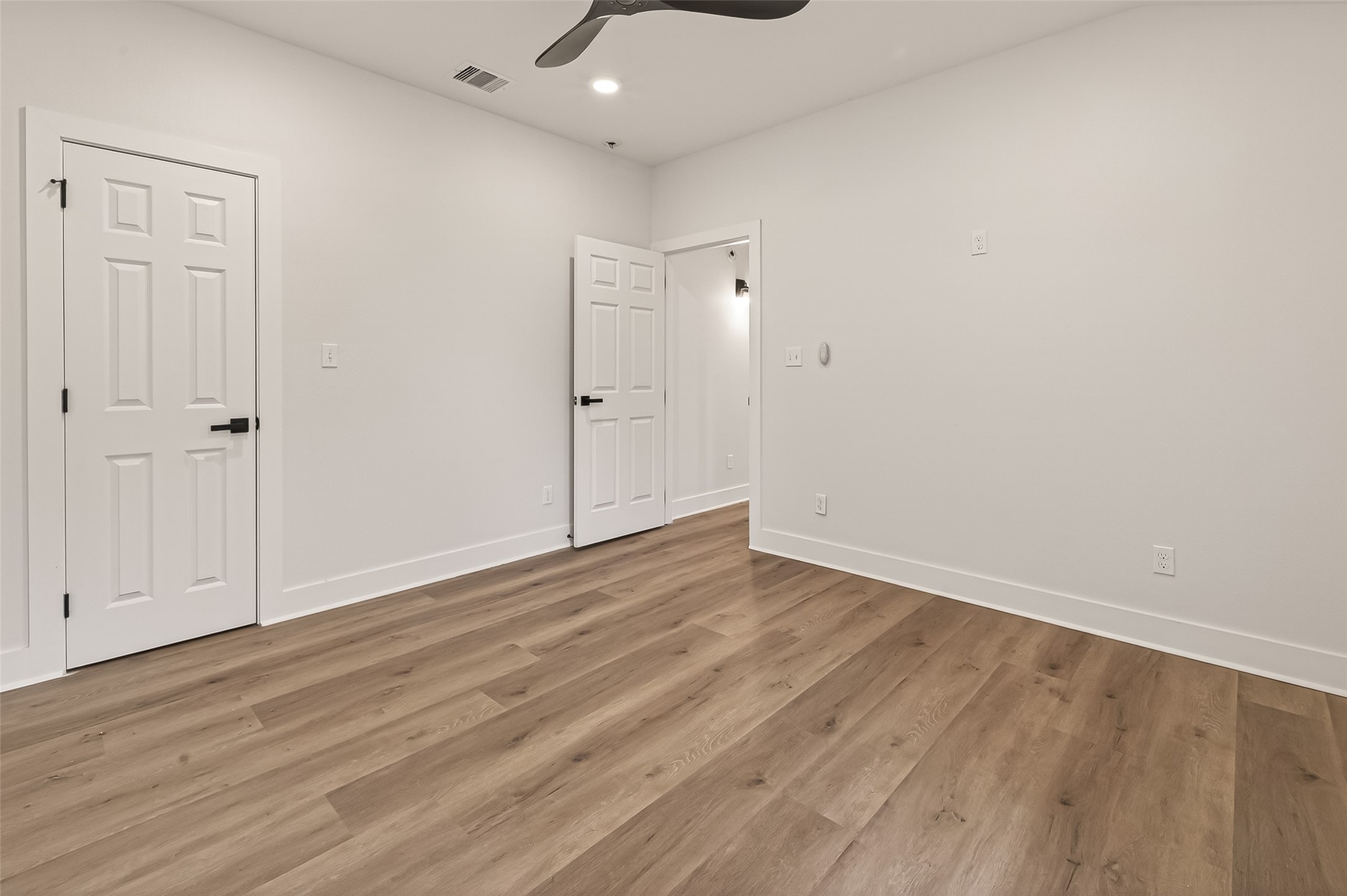 906 Eleanor Street Houston, TX 77009 - Photo 29 of 36 And the closet area.