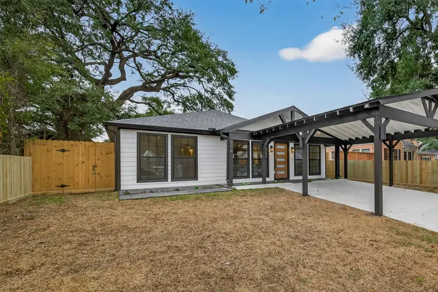 $585,000 | 906 Eleanor Street, Houston, TX 77009