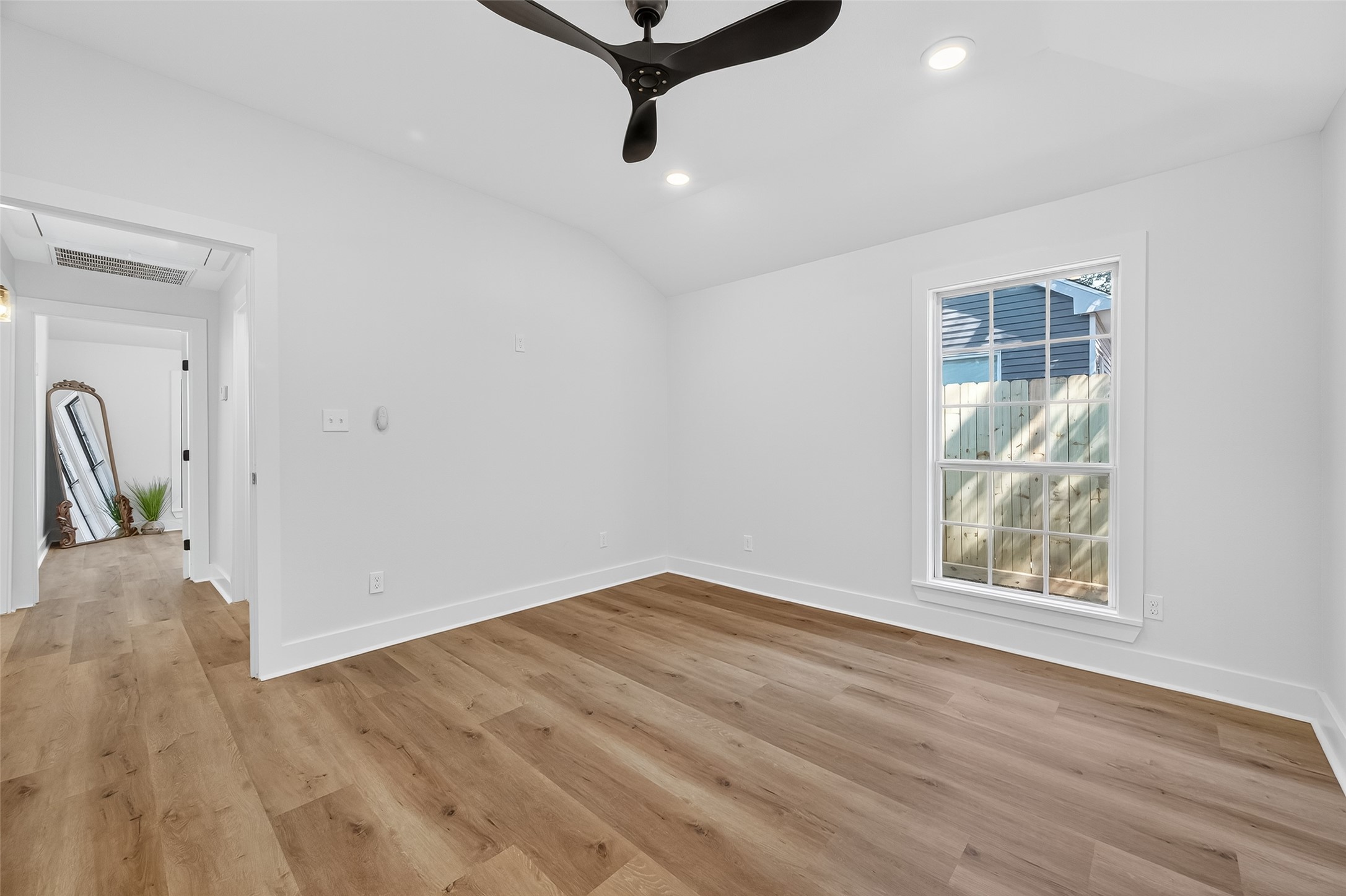 906 Eleanor Street Houston, TX 77009 - Photo 40 of 47 Once again - very good size!