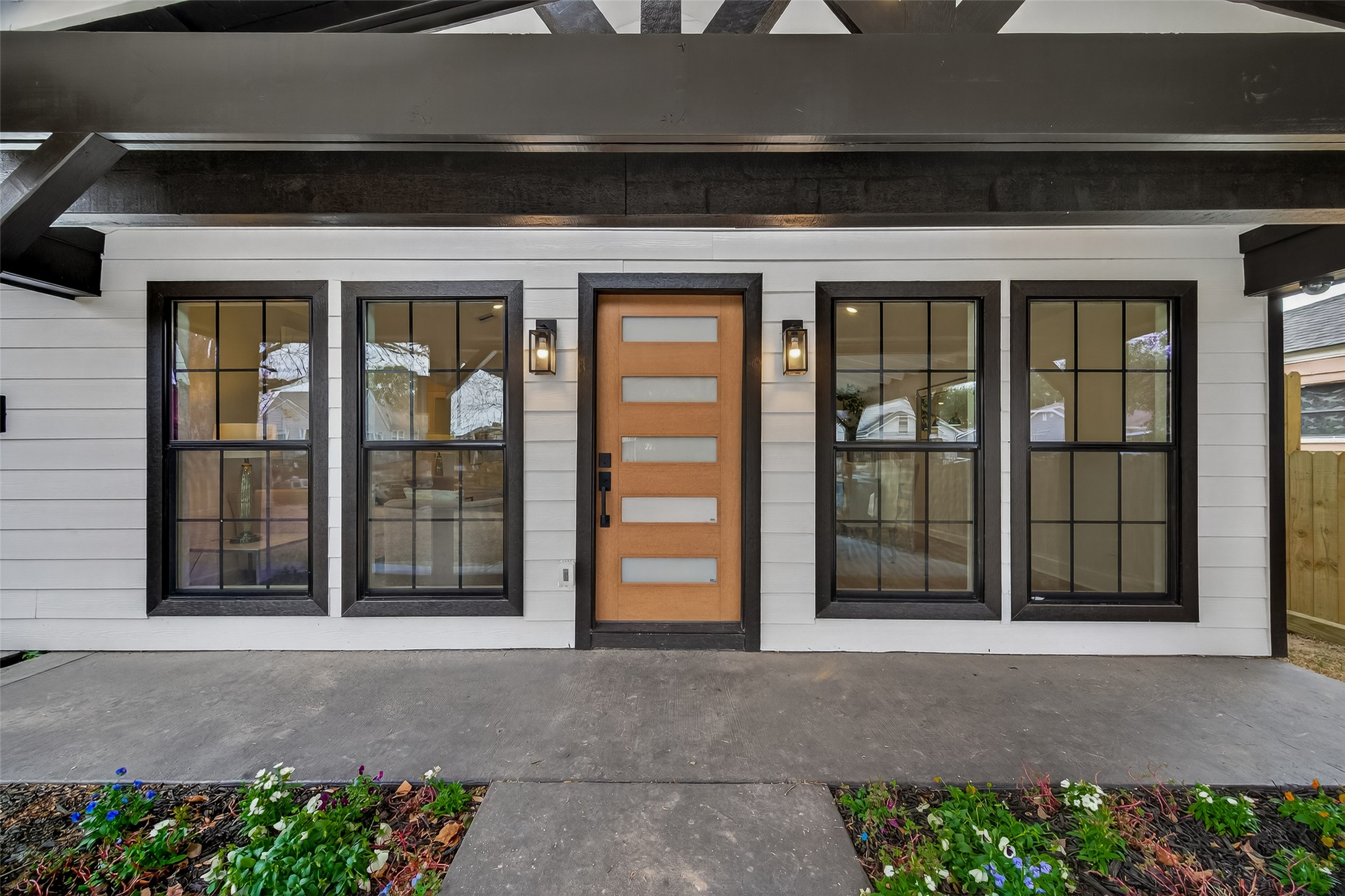 906 Eleanor Street Houston, TX 77009 - Photo 6 of 36 Now let's take the real tour!