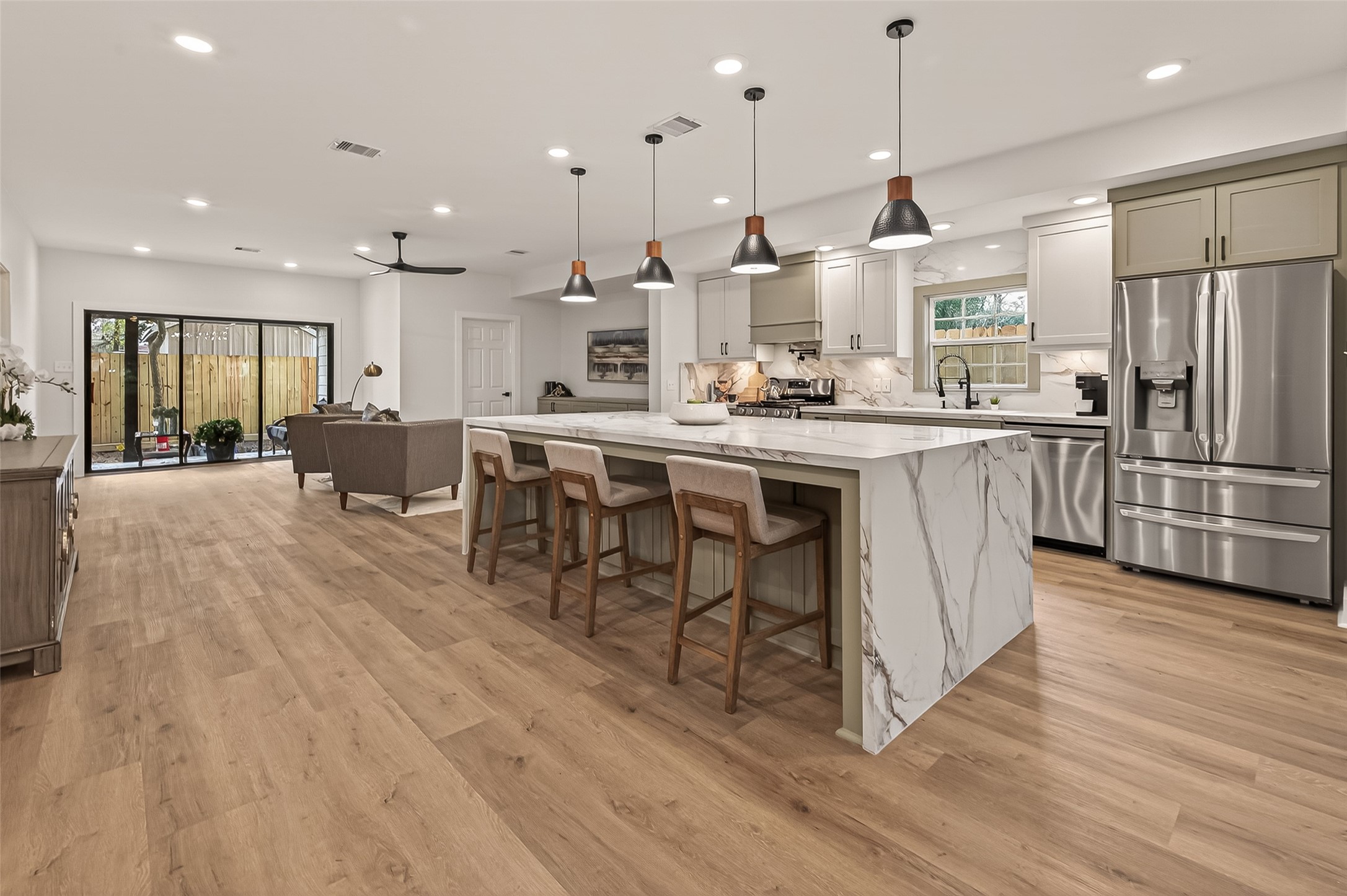 906 Eleanor Street Houston, TX 77009 - Photo 10 of 36 Let's move along to this show stopping kitchen!