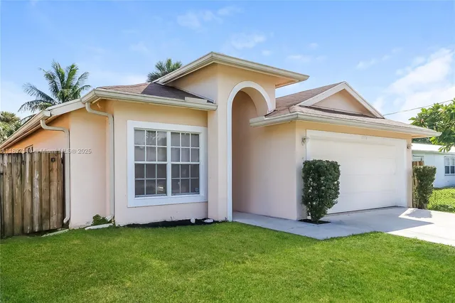 a front view of house with yard