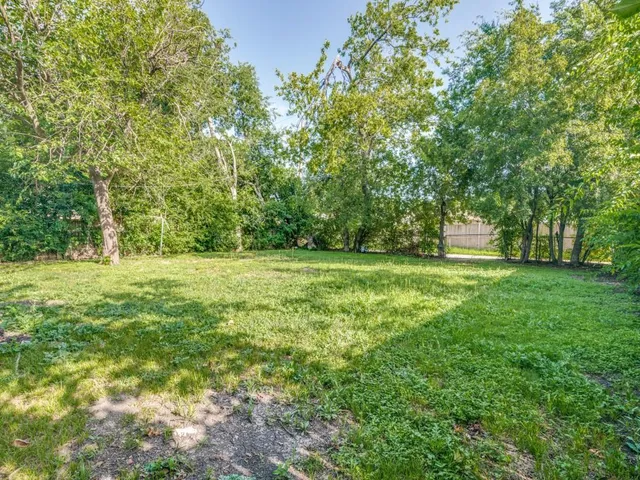 a view of outdoor space with garden view
