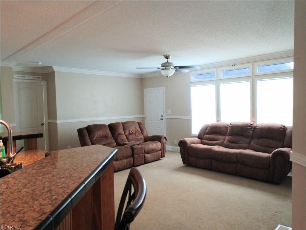396 Valley Field Road Stoneville, NC 27048 - Photo 4 of 22 Livingroom