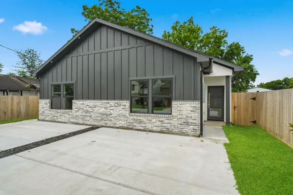 $2,200 | 4314 Stassen Street, Unit B, Houston, TX 77051