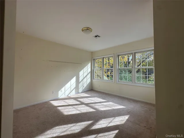 a view of empty room with window