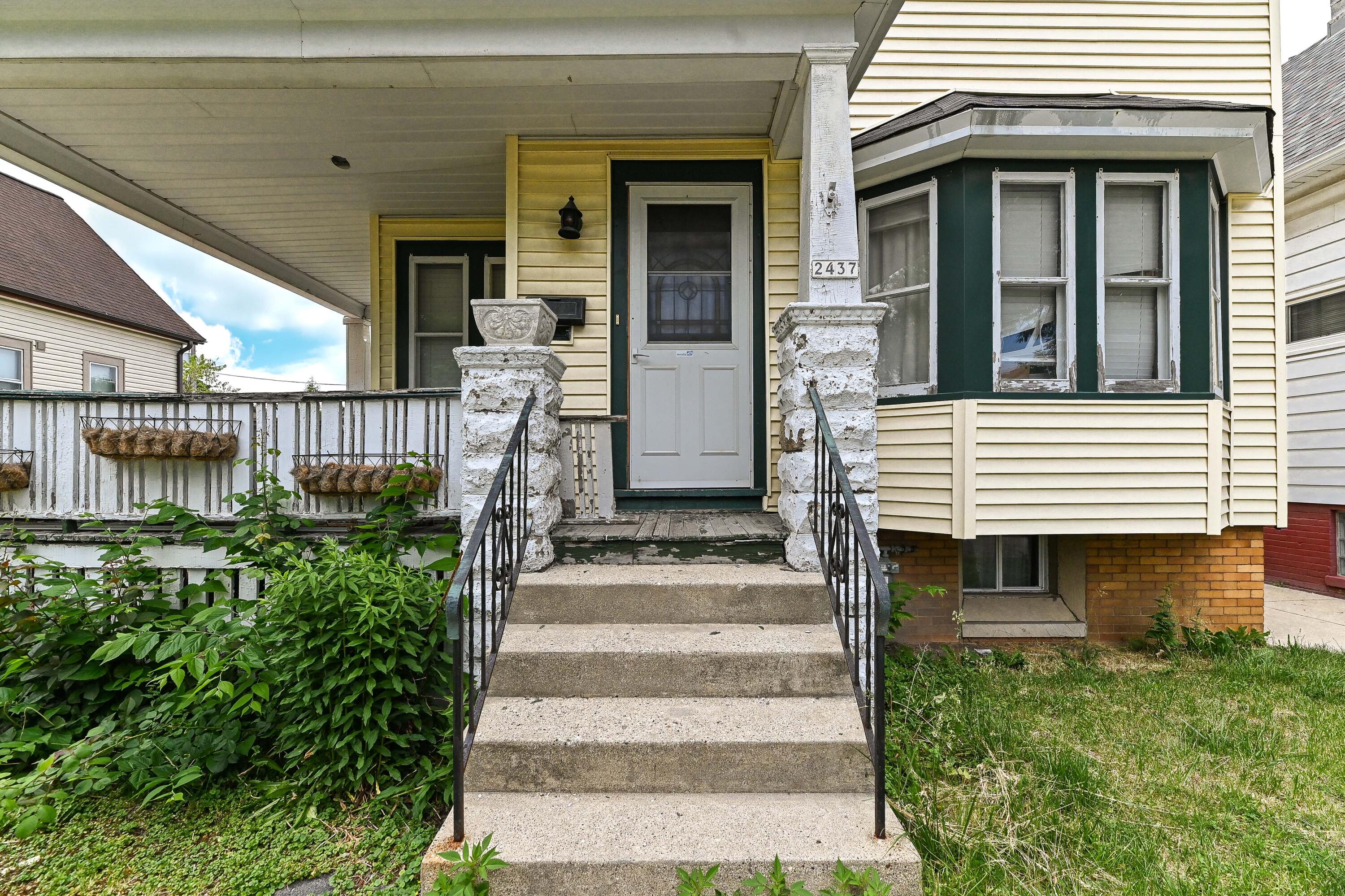 2437 South 29th Street Milwaukee, WI 53215 - Photo 23 of 28 Exterior