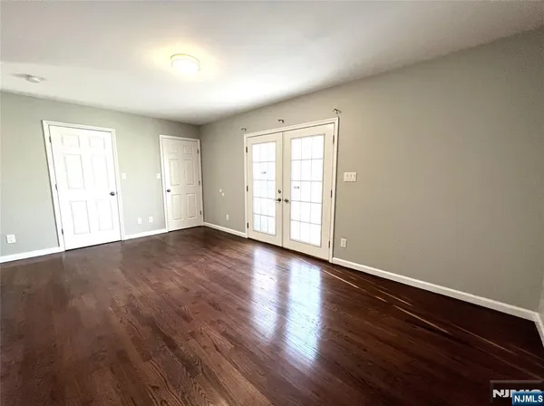 $3,100 | 25 Wallis Avenue, Jersey City, NJ 07306