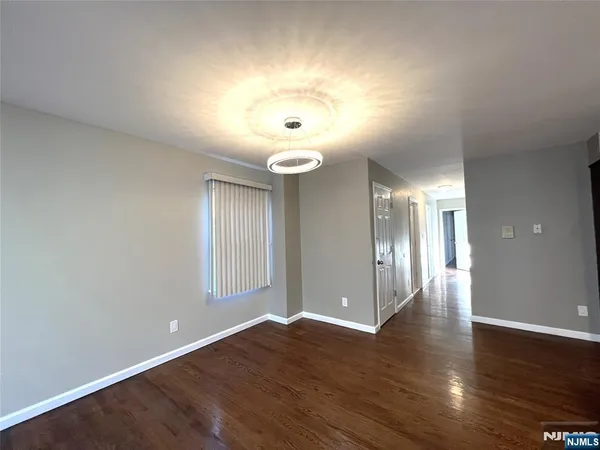 $3,100 | 25 Wallis Avenue, Jersey City, NJ 07306