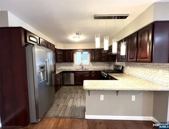 $3,100 | 25 Wallis Avenue, Jersey City, NJ 07306