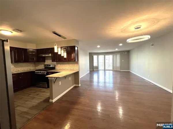 $3,100 | 25 Wallis Avenue, Jersey City, NJ 07306