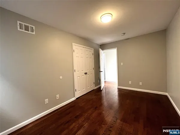 $3,100 | 25 Wallis Avenue, Jersey City, NJ 07306